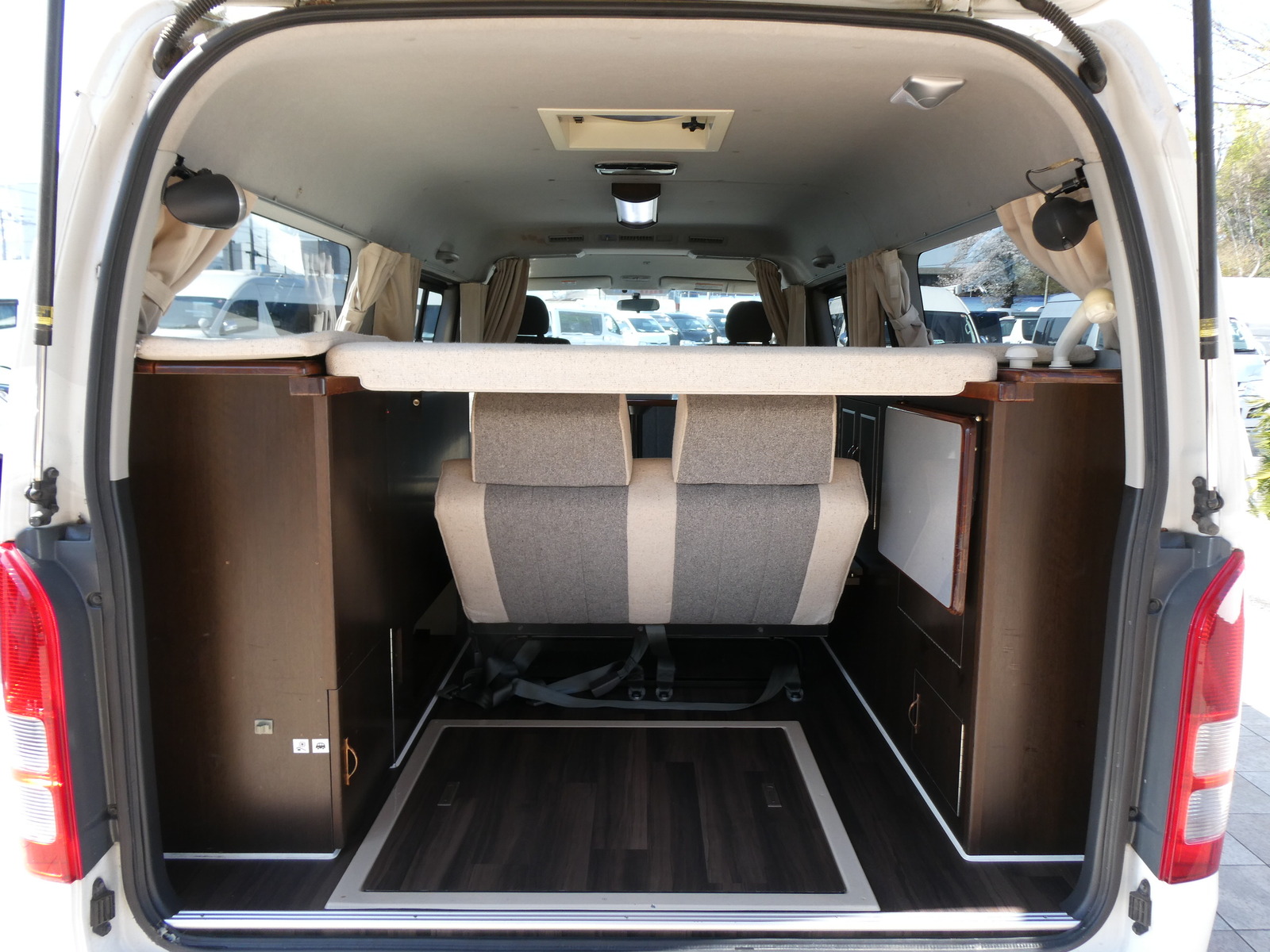 キャンピングカーバンコン