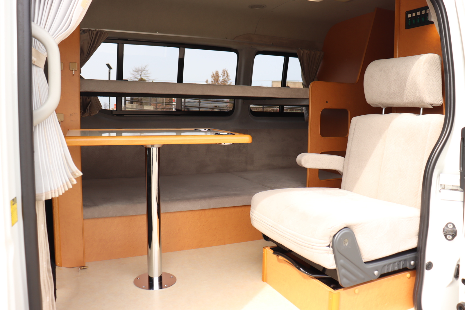 キャンピングカーバンコン