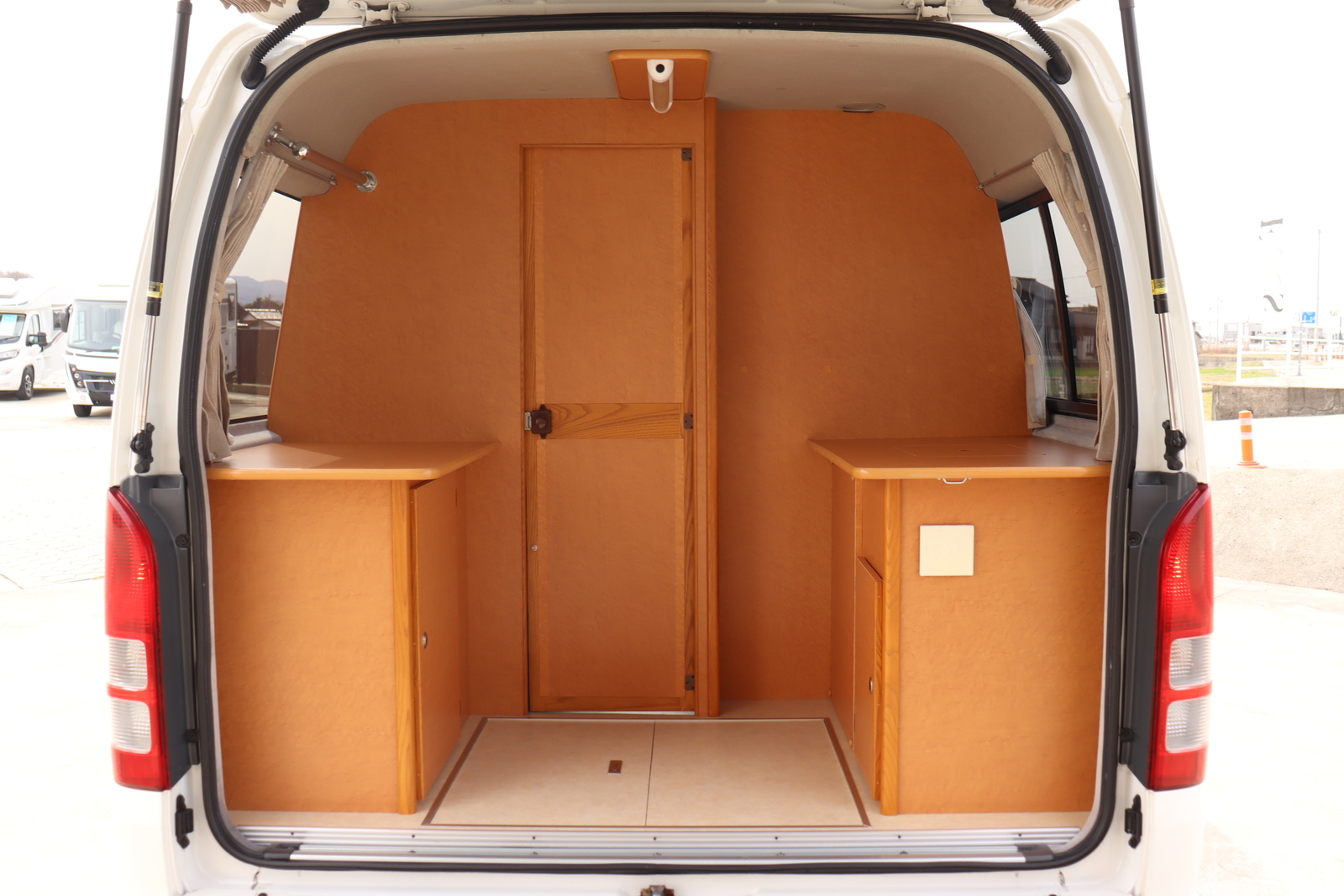 キャンピングカーバンコン