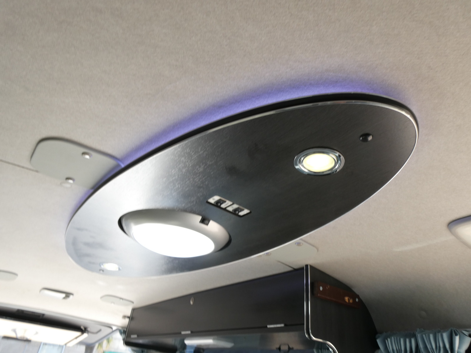 キャンピングカーバンコン