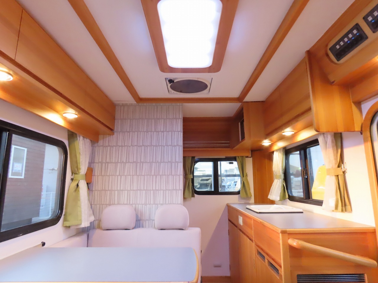 キャンピングカーキャブコン