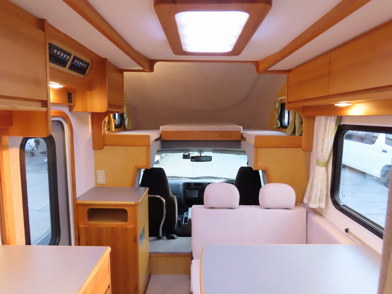 キャンピングカーキャブコン