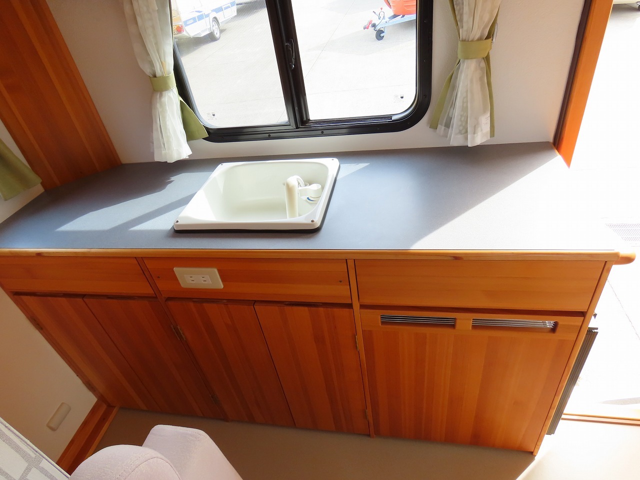 キャンピングカーキャブコン