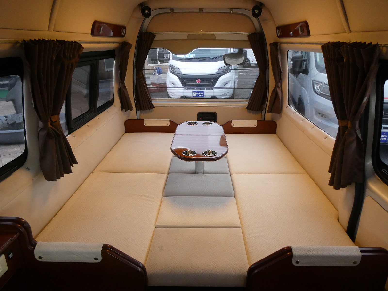 キャンピングカーバンコン