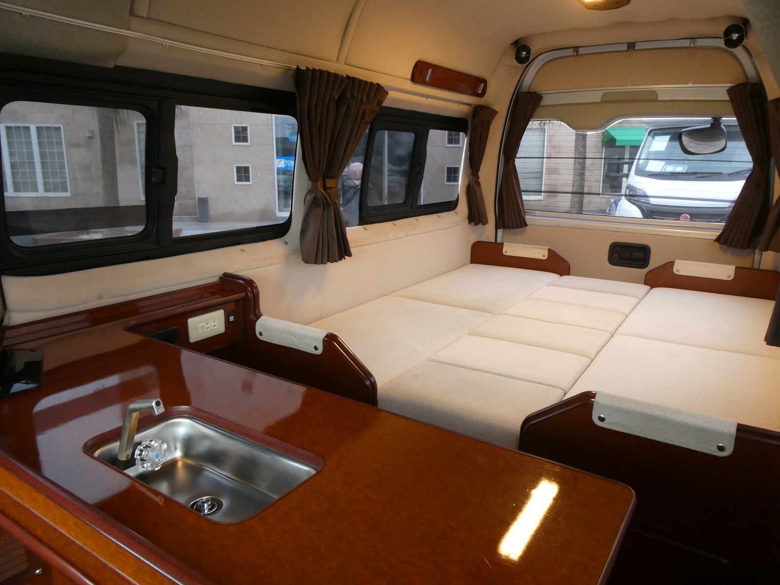 キャンピングカーバンコン