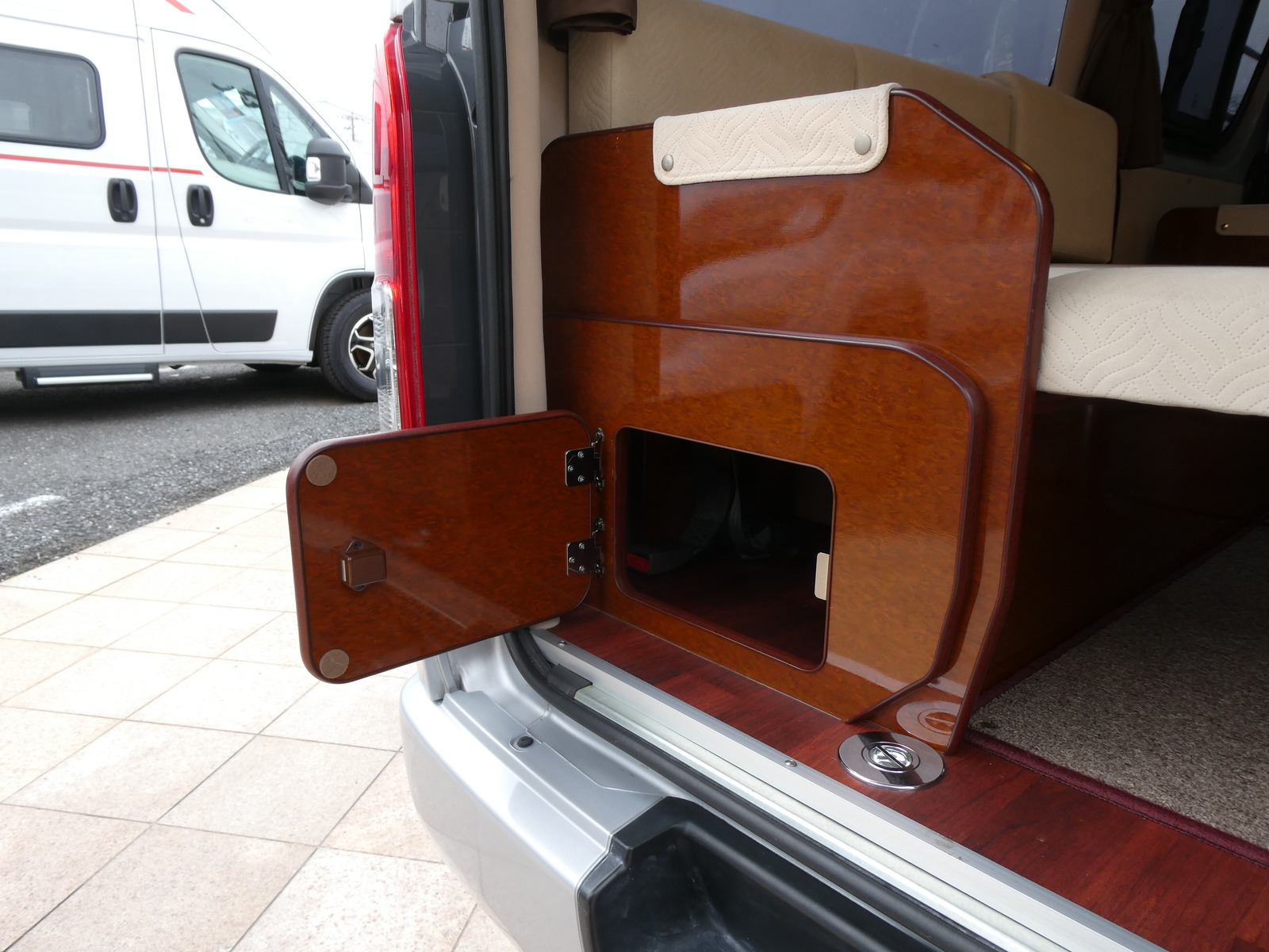 キャンピングカーバンコン