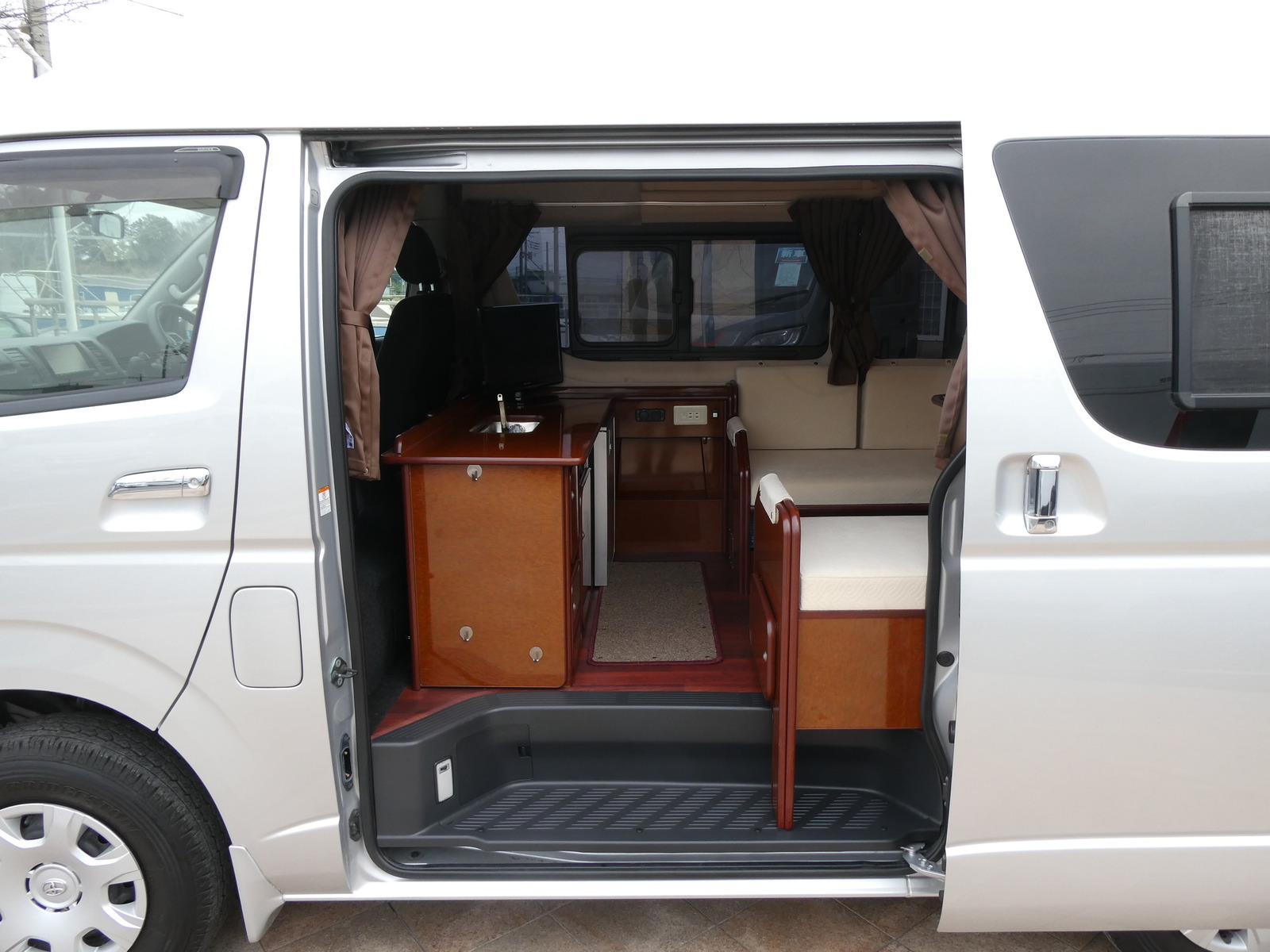 キャンピングカーバンコン