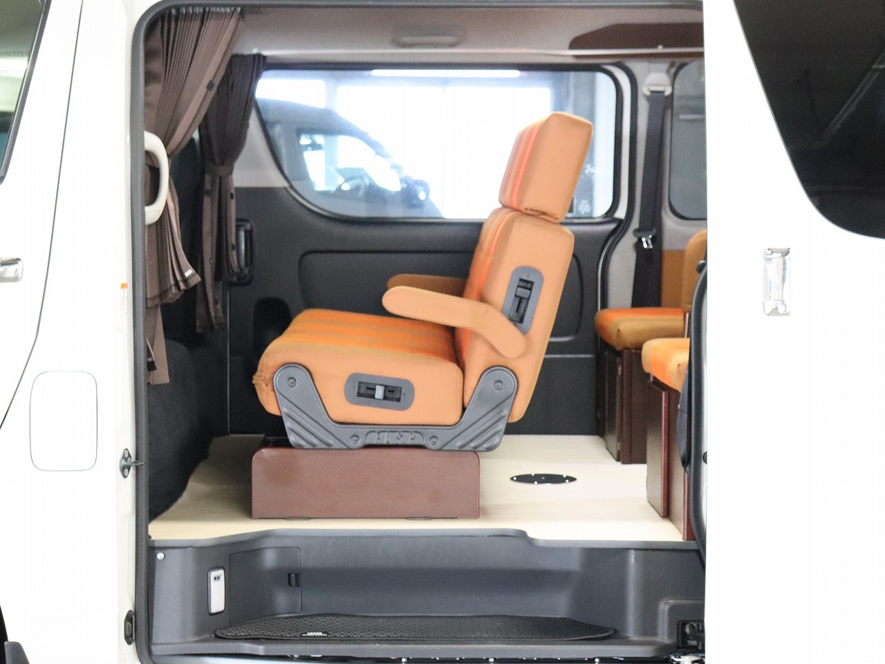 キャンピングカーバンコン