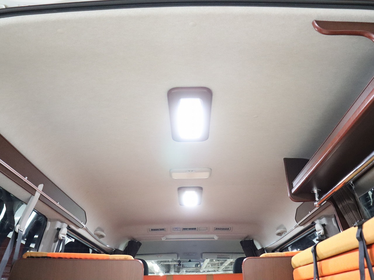 キャンピングカーバンコン