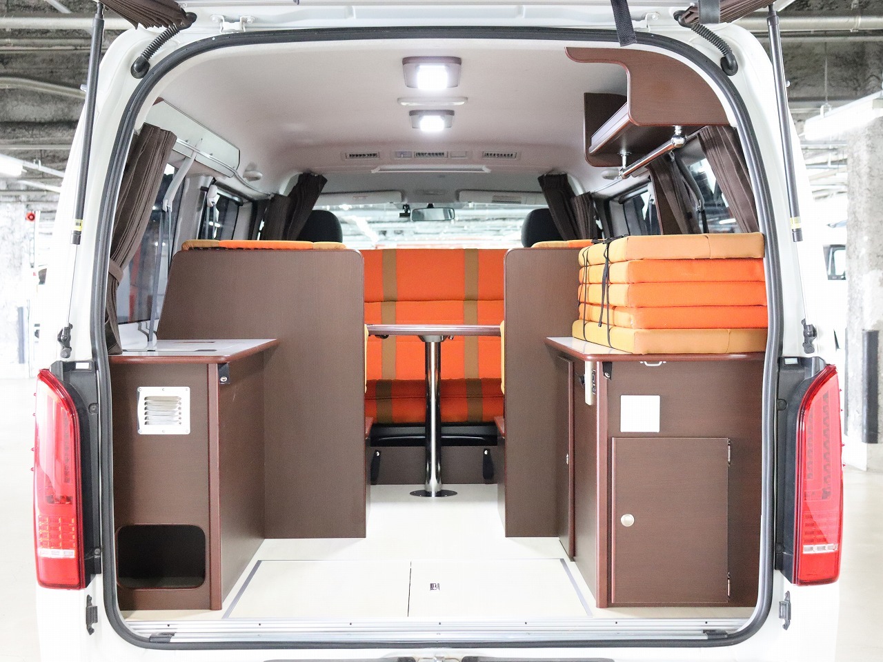 キャンピングカーバンコン