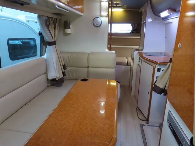 キャンピングカーバスコン