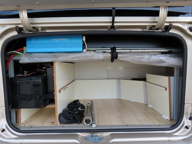 キャンピングカーバスコン