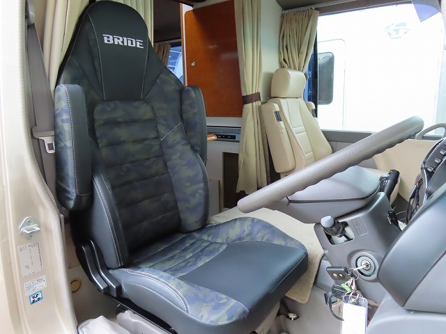 キャンピングカーバスコン