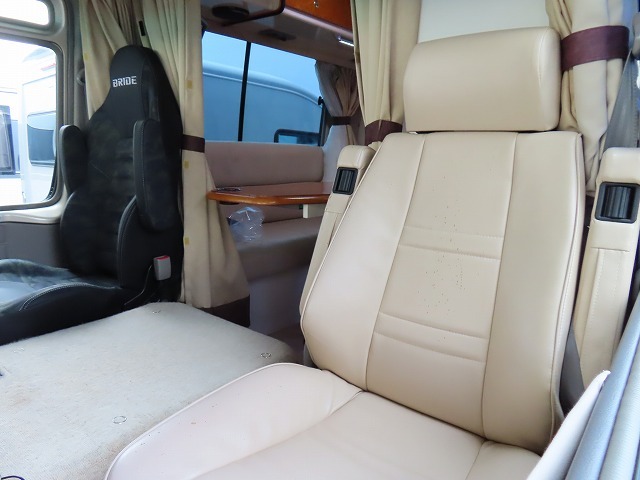 キャンピングカーバスコン