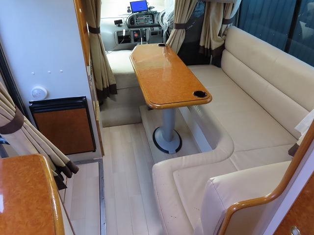 キャンピングカーバスコン