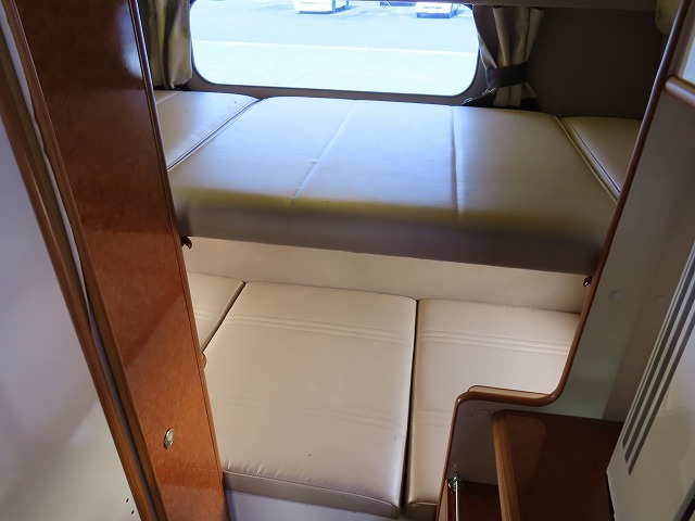 キャンピングカーバスコン