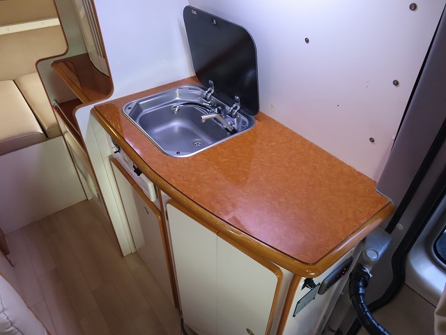 キャンピングカーバスコン