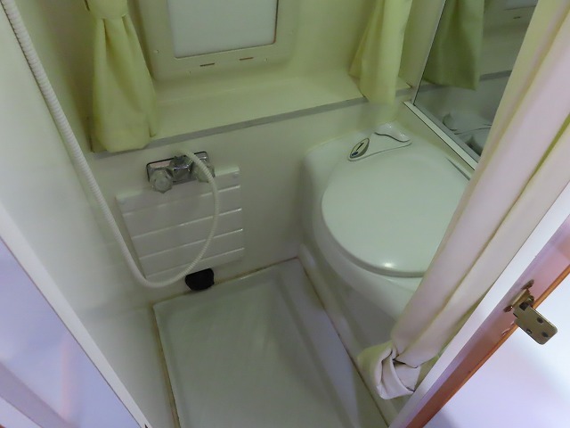 キャンピングカーバスコン