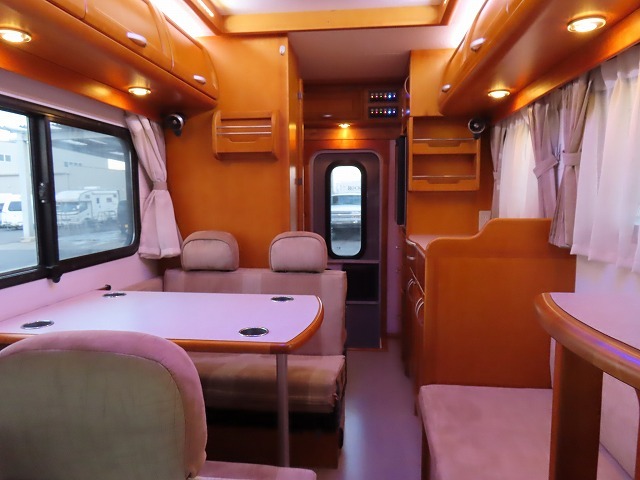 キャンピングカーキャブコン