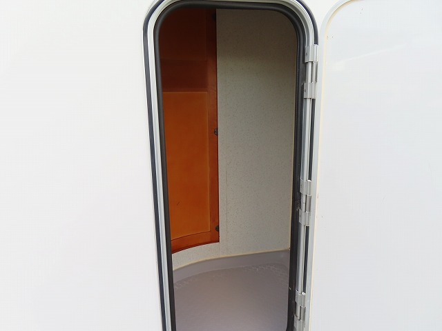 キャンピングカーキャブコン