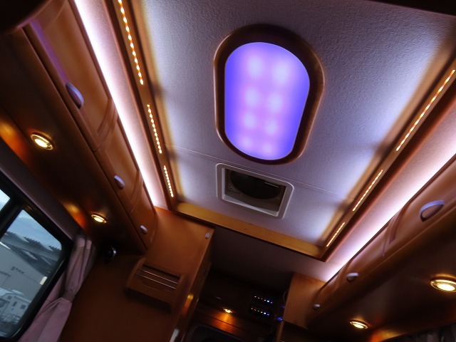 キャンピングカーキャブコン