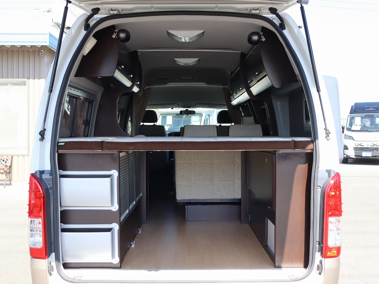 キャンピングカーバンコン