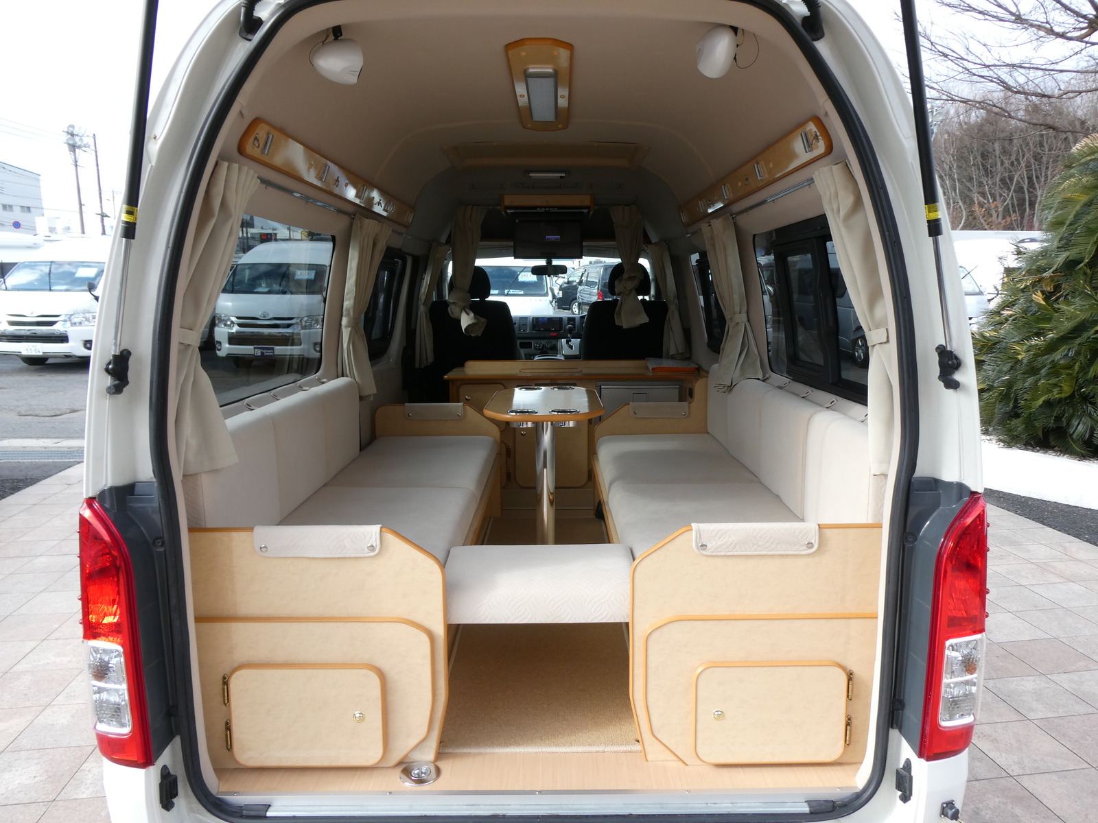 キャンピングカーバンコン