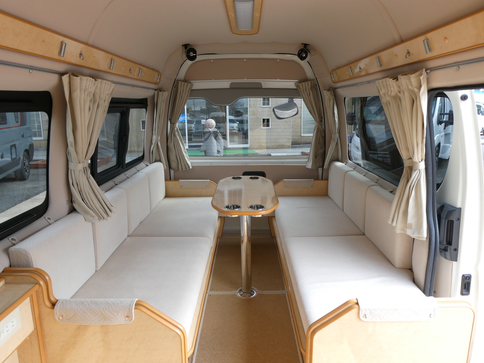 キャンピングカーバンコン