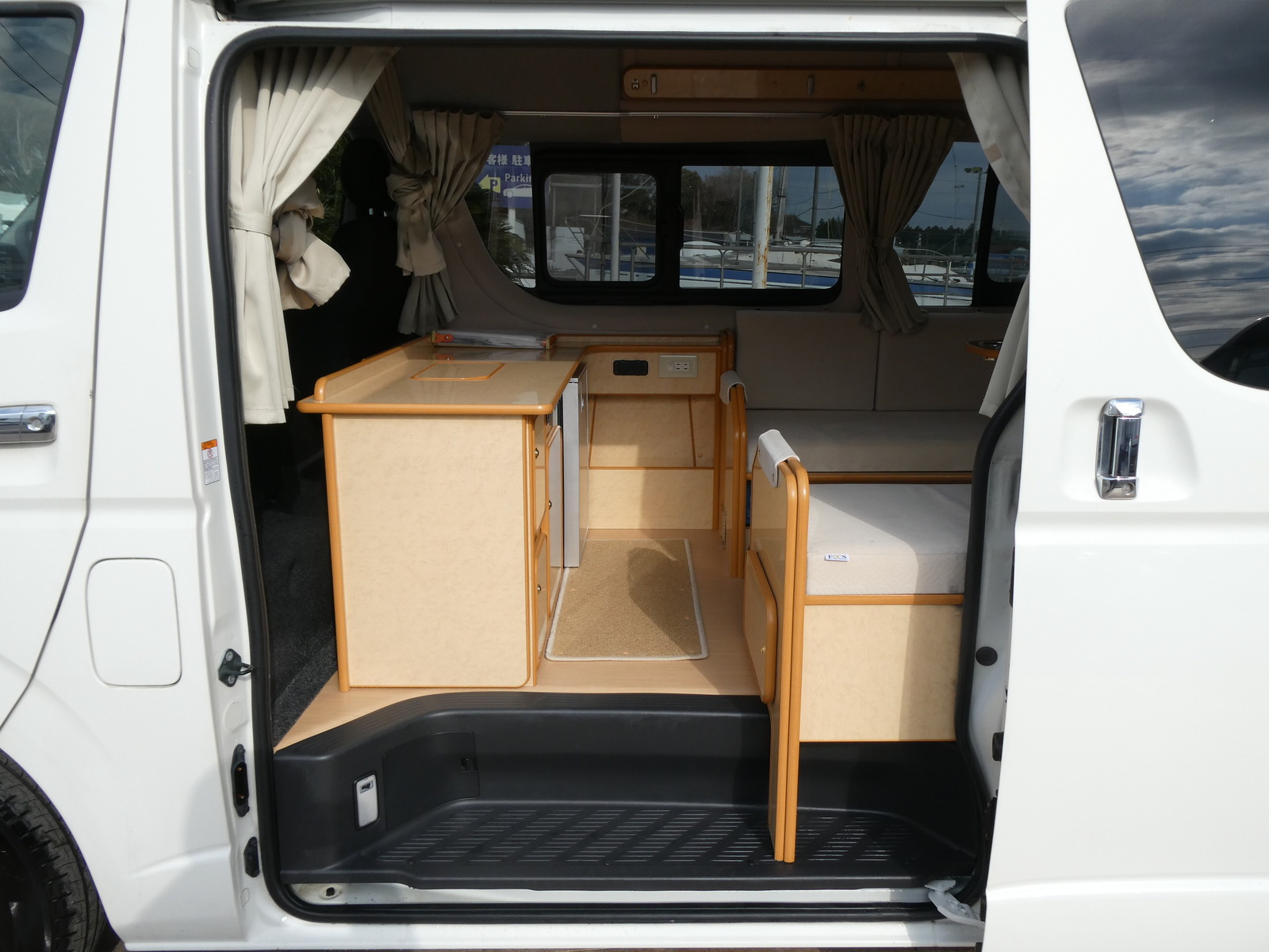 キャンピングカーバンコン