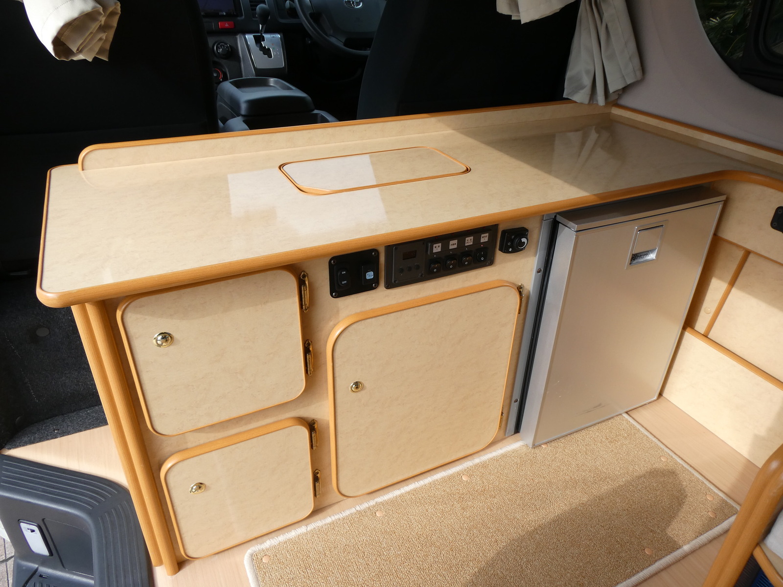 キャンピングカーバンコン