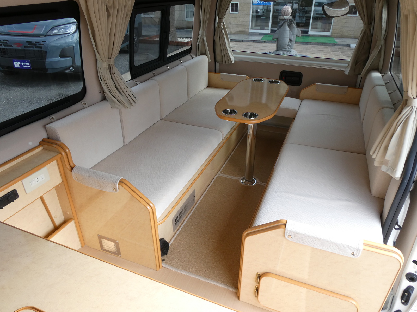 キャンピングカーバンコン