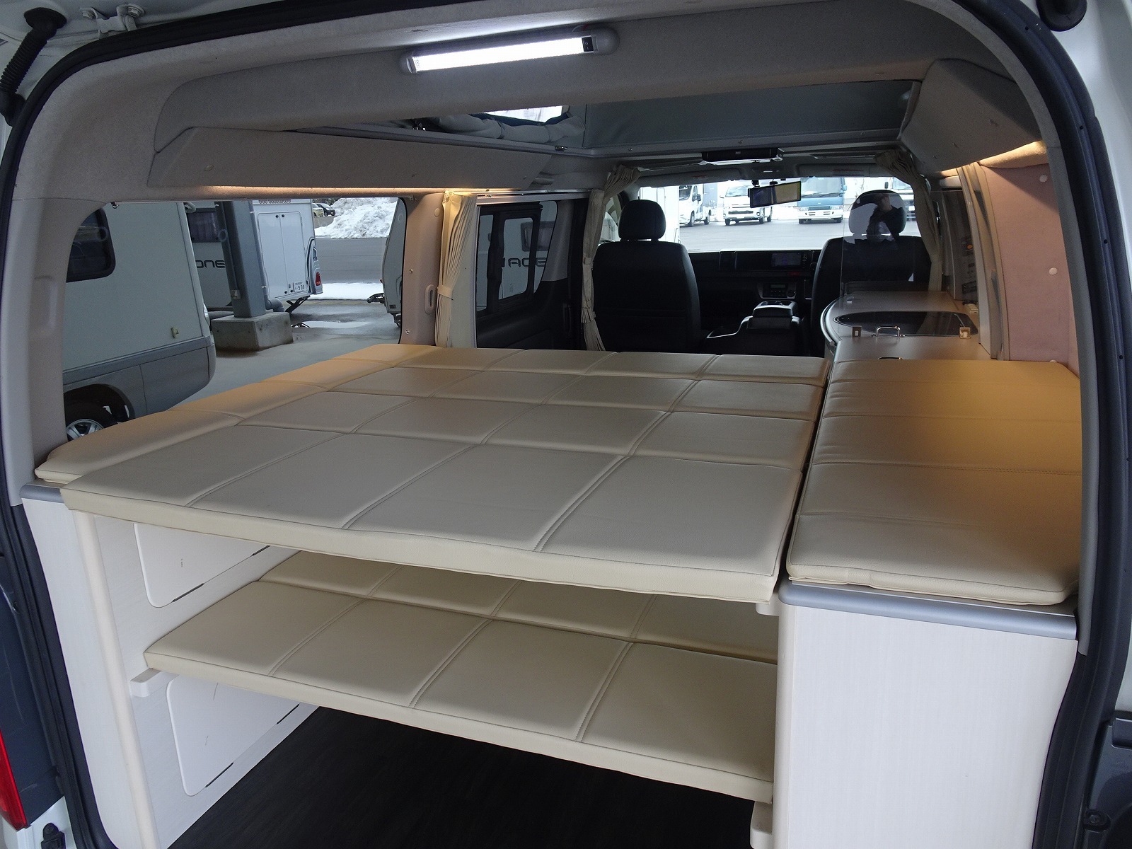 キャンピングカーバンコン