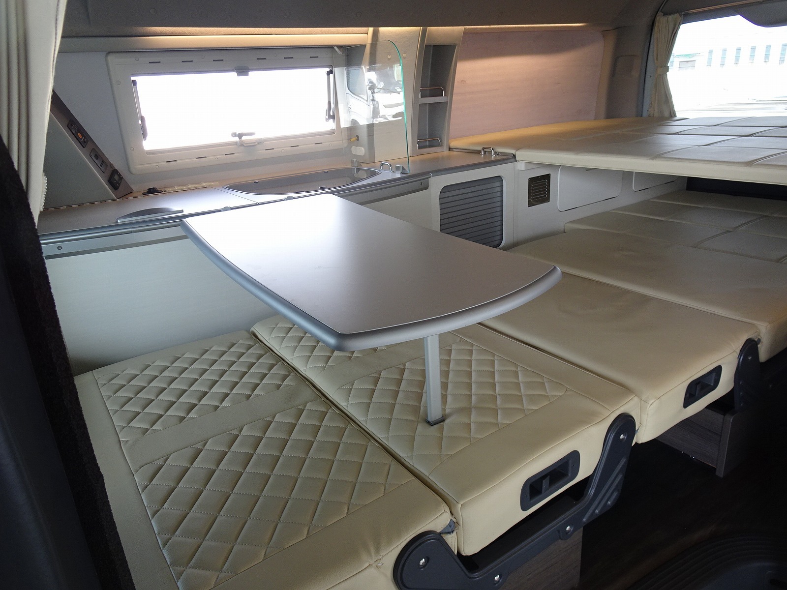 キャンピングカーバンコン