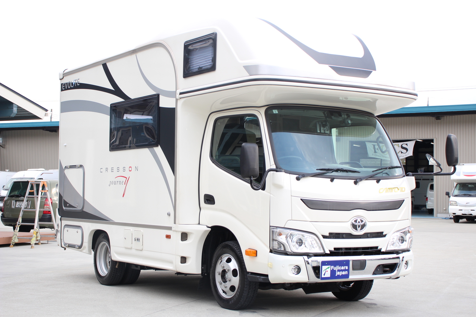 キャンピングカーキャブコン