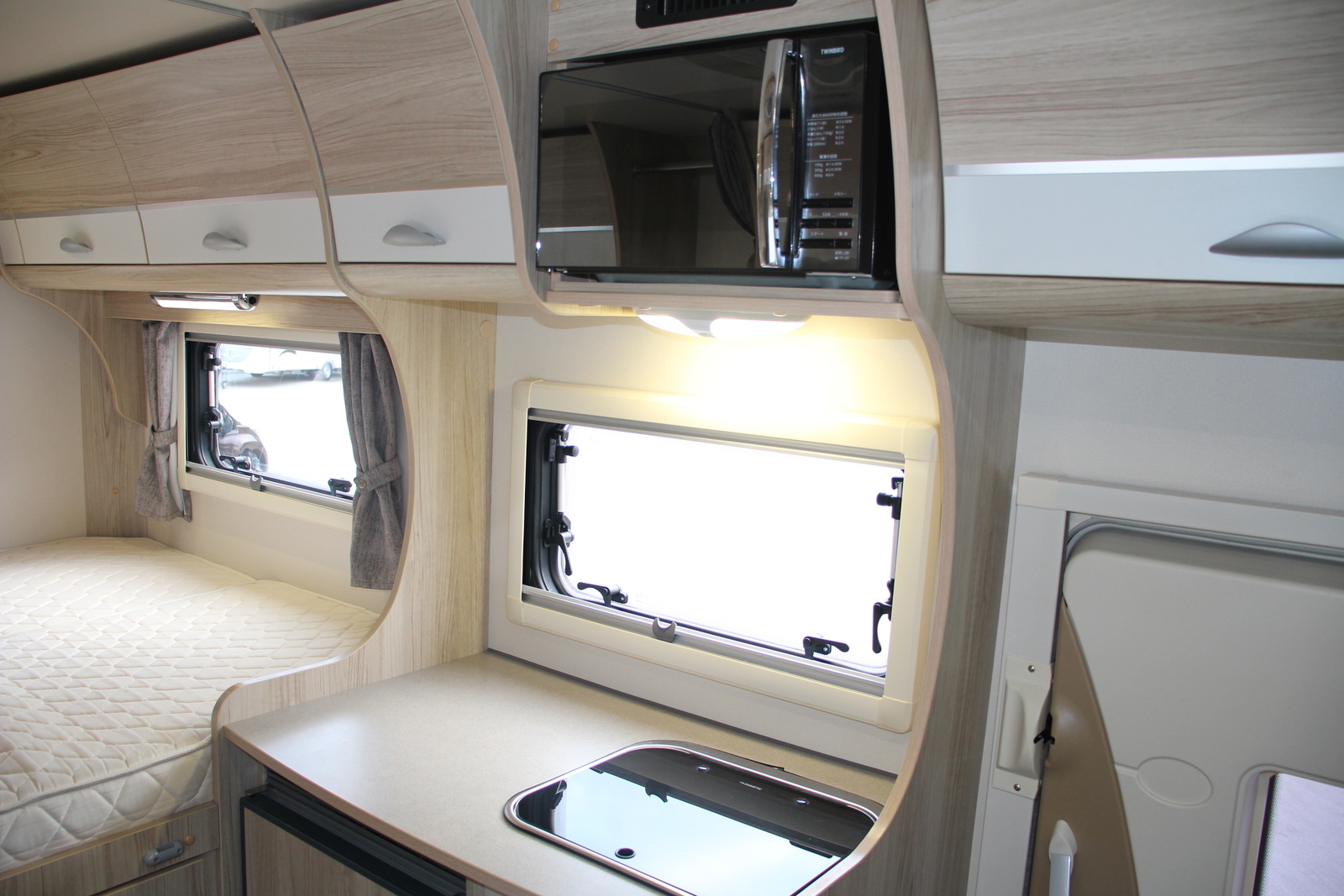 キャンピングカーキャブコン