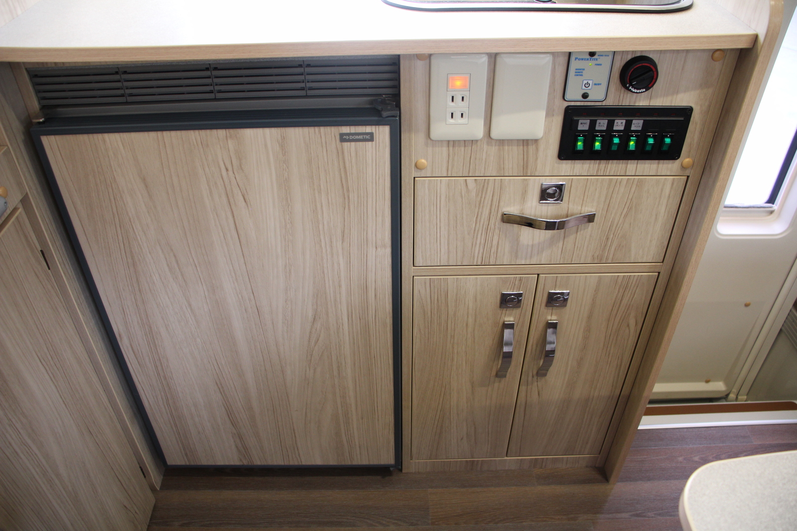 キャンピングカーキャブコン