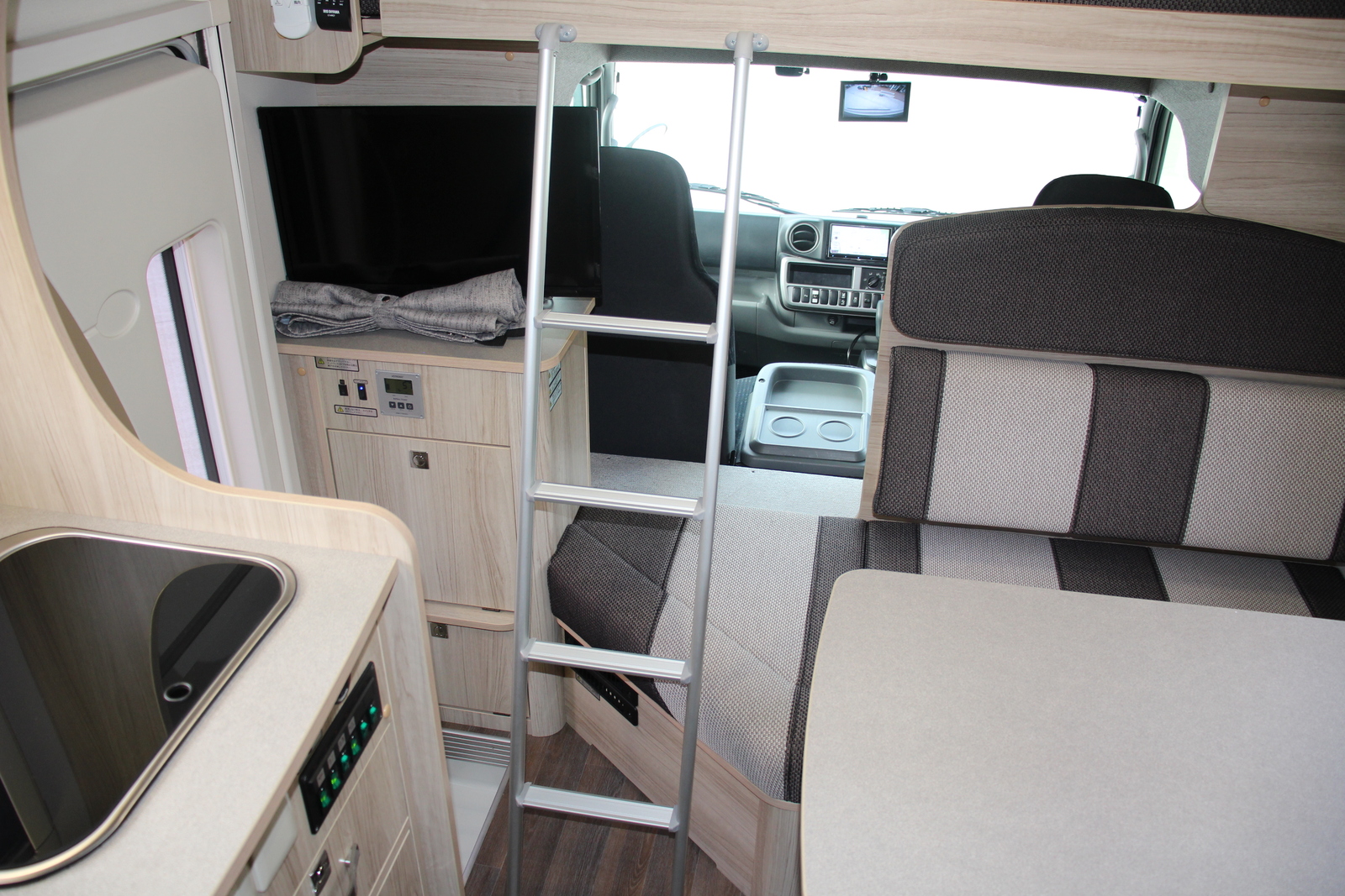 キャンピングカーキャブコン