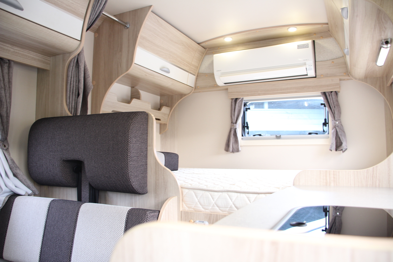 キャンピングカーキャブコン