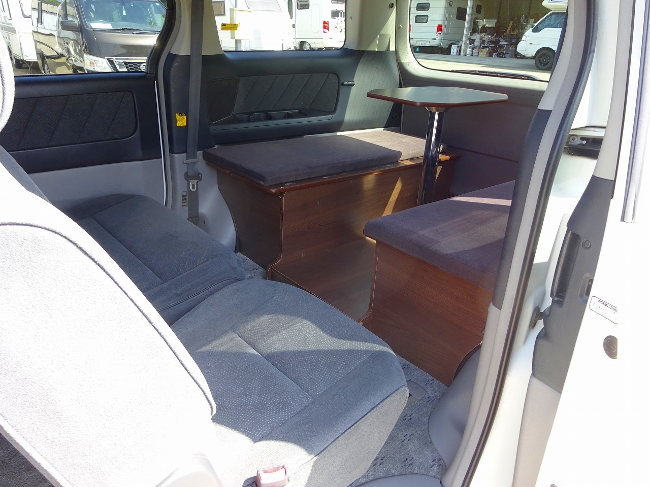 キャンピングカーバンコン