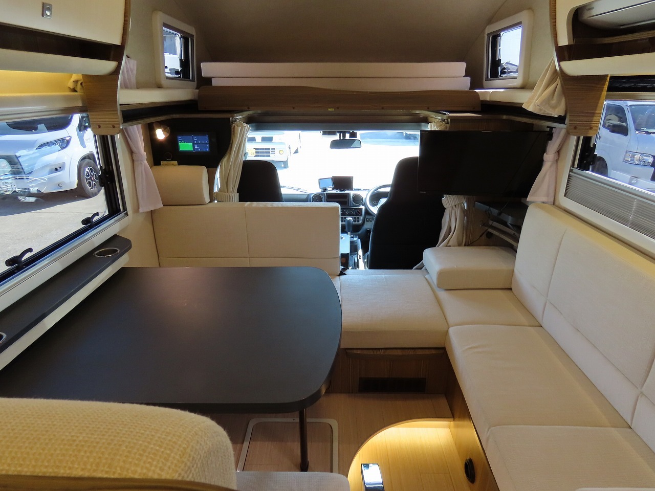 キャンピングカーキャブコン