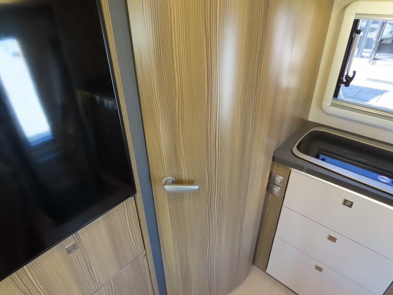 キャンピングカーキャブコン