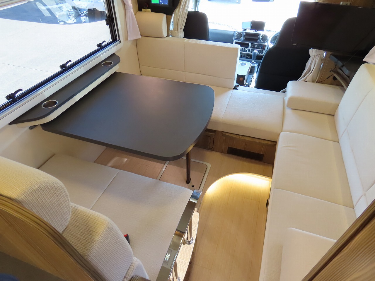 キャンピングカーキャブコン