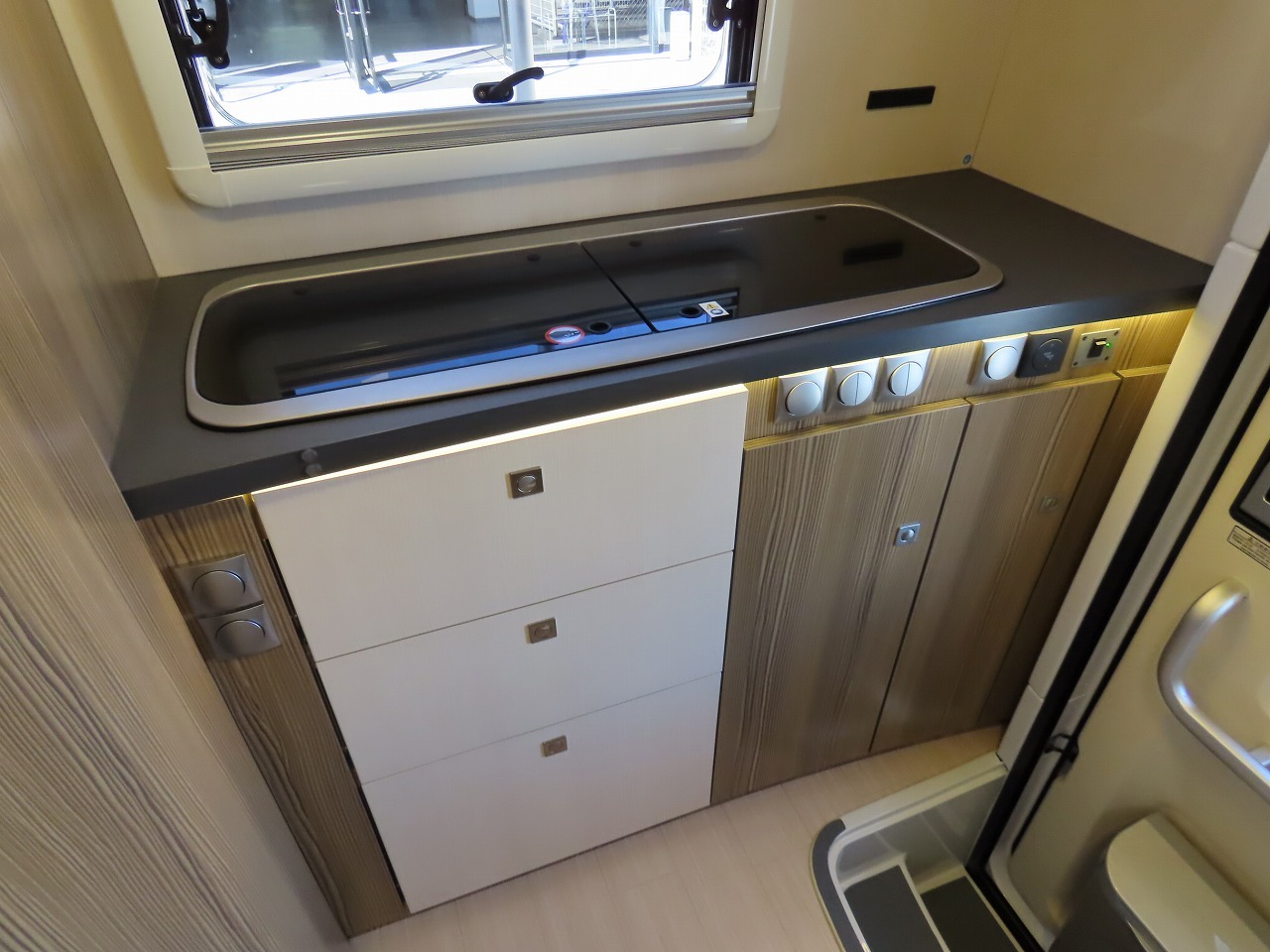 キャンピングカーキャブコン