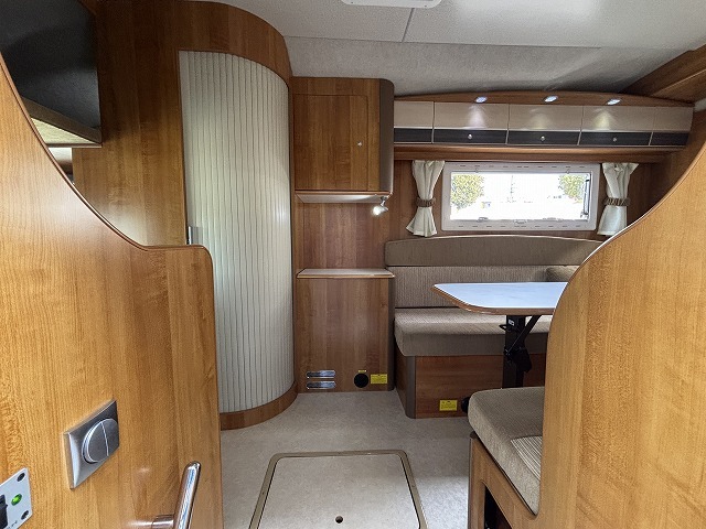 キャンピングカーキャブコン