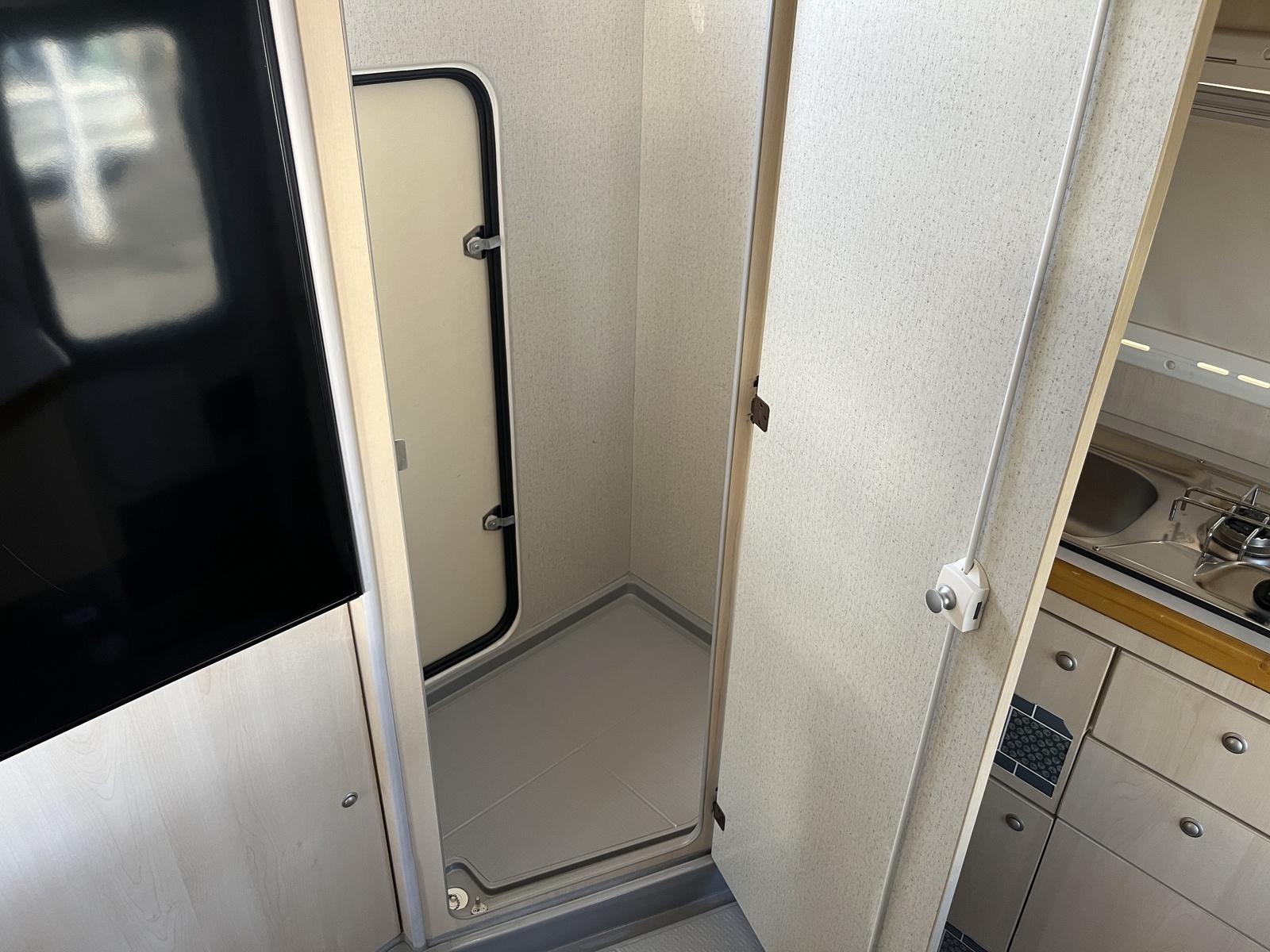 キャンピングカーキャブコン