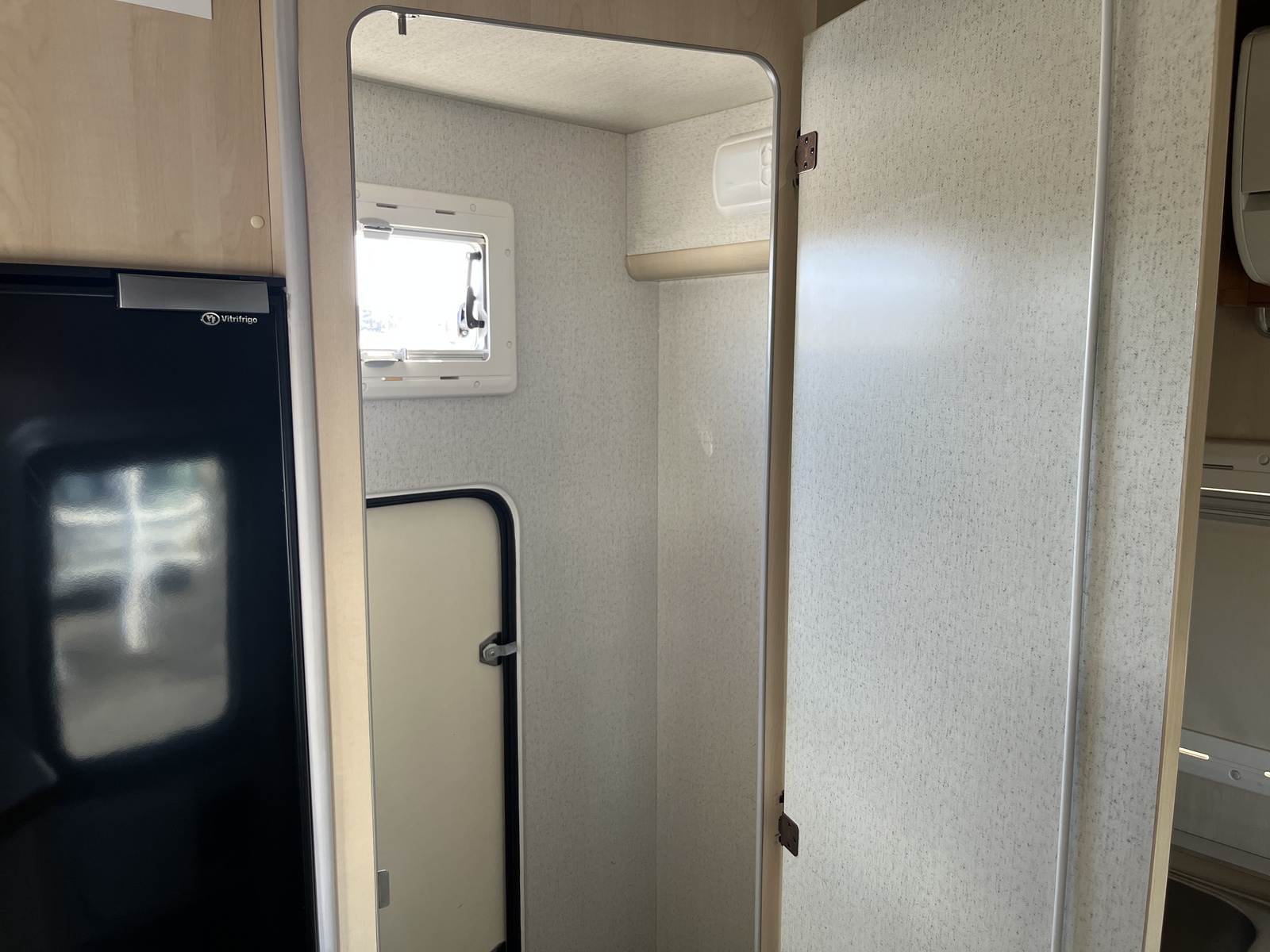 キャンピングカーキャブコン