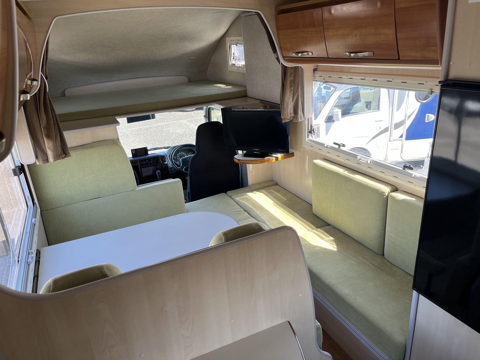 キャンピングカーキャブコン