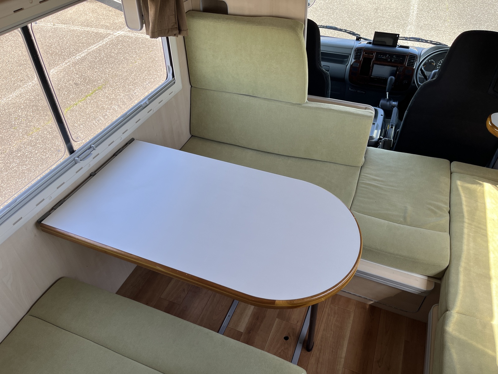 キャンピングカーキャブコン