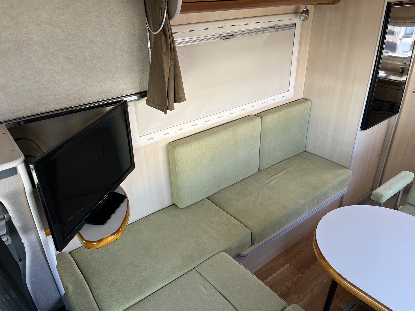 キャンピングカーキャブコン