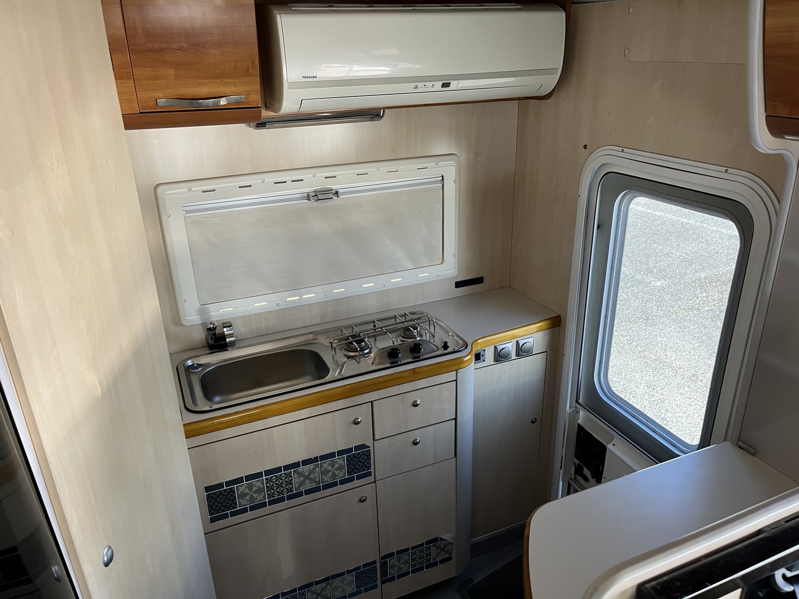 キャンピングカーキャブコン